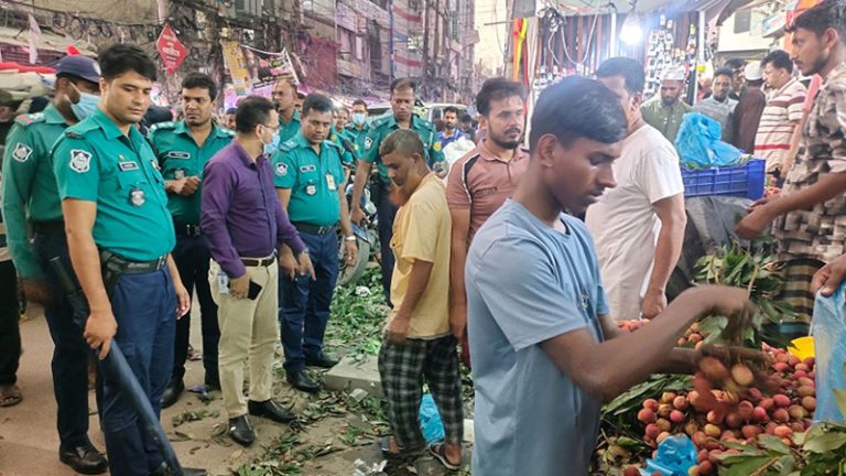 বংশাল-তাঁতীবাজার-সদরঘাটে ডিএমপির বিশেষ অভিযান, গ্রেপ্তার ৬
